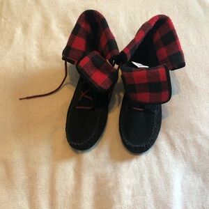 Minnetonka black suede and red check ankle boots size 7